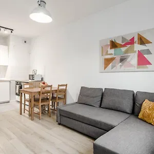 Chill Airport Apartment