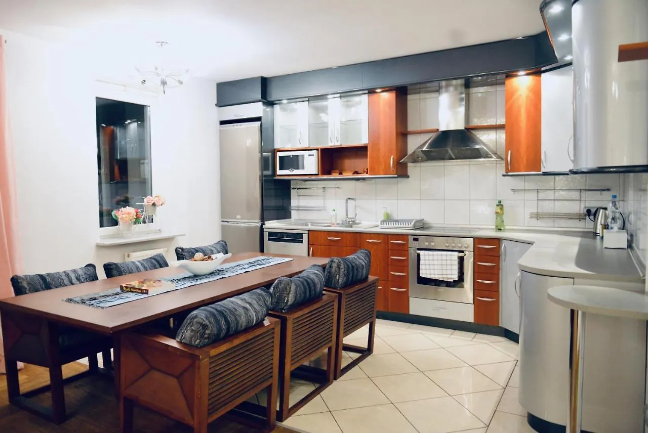 Jessapart- Babka Tower Apartment 0*, Warsaw